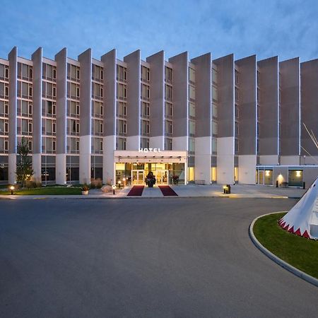 Grey Eagle Resort YYC Exterior foto