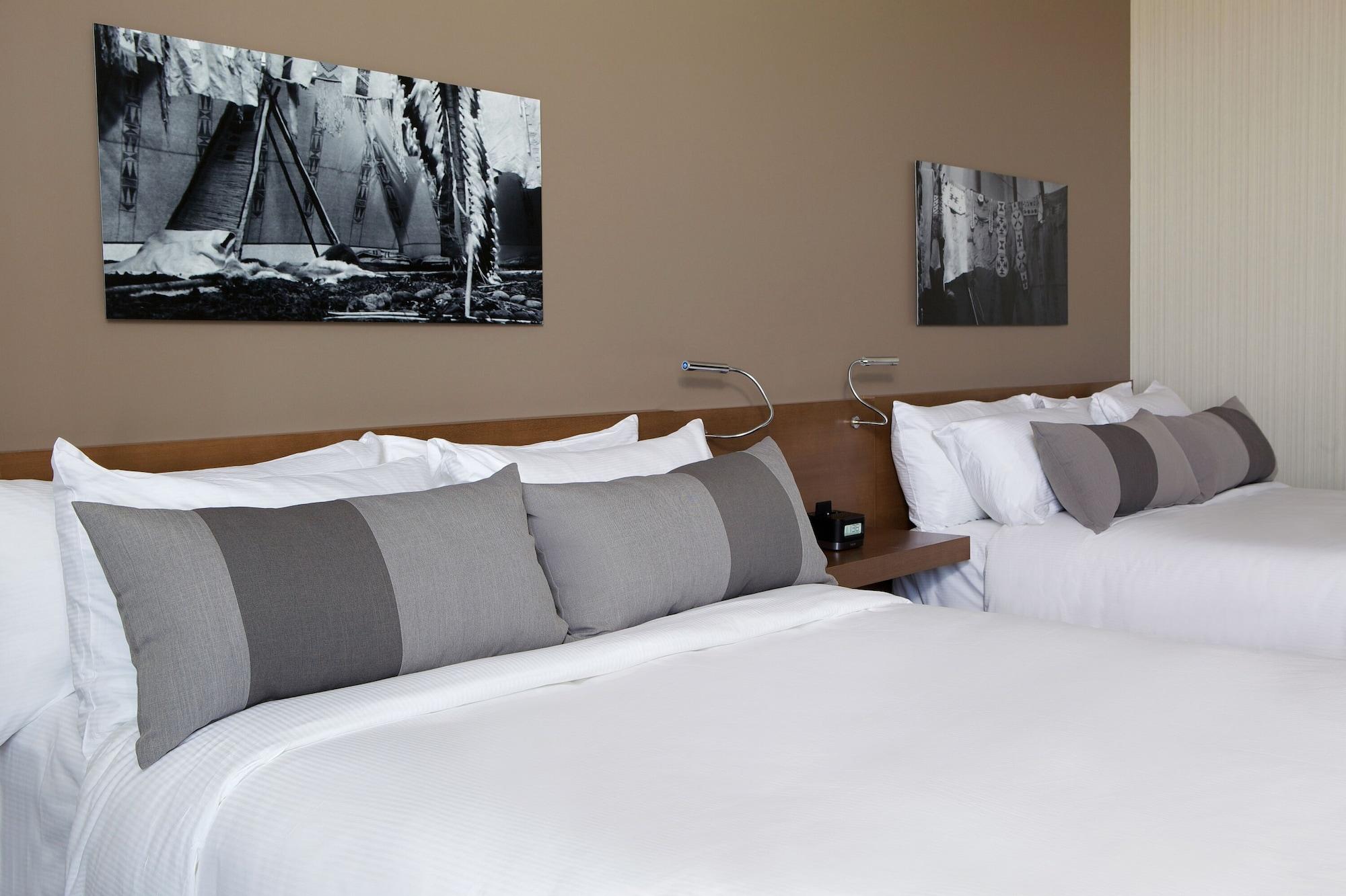 Grey Eagle Resort YYC Exterior foto